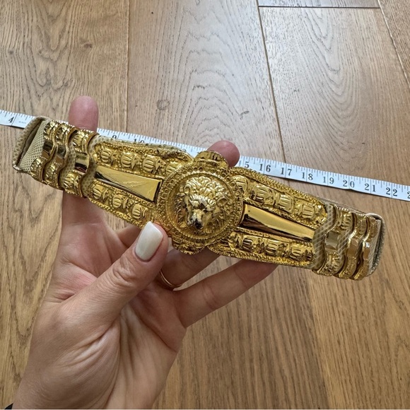 Judith Lieber Vintage 80s Lionshead Adjustable Snakeskin Belt - Cream & Gold - Picture 3 of 13